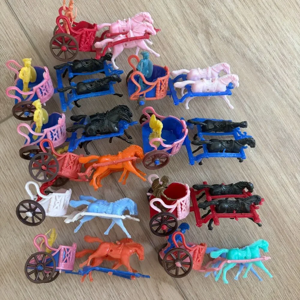 Vintage Giants Roman Chariot Two-Horse Plastic Playset 10 Complete, 40 Extras